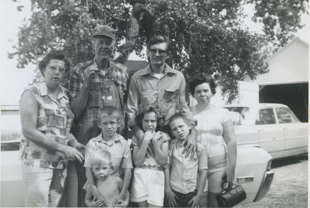 Portraits - Group, Iowa, Ring, Jana, Children, car, Neola, IA, history of Iowa, Motorized Vehicles, friends, Iowa History