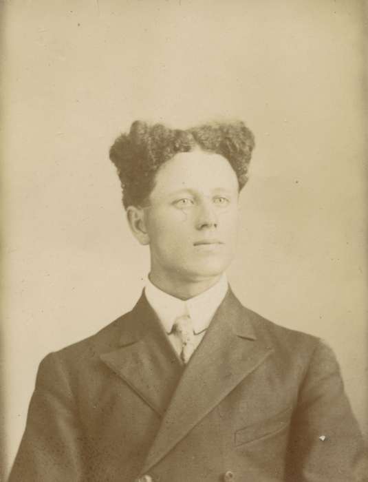 curtained hair, Cedar Falls, IA, Iowa History, history of Iowa, hair, Iowa, Lyon, Howard, Portraits - Individual