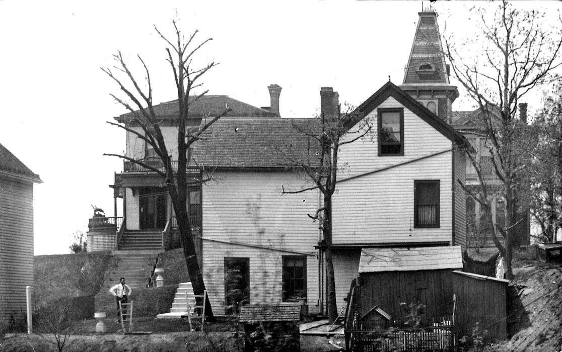 siding, Cities and Towns, Iowa History, stairs, Ottumwa, IA, history of Iowa, yard, backyard, window, home, Homes, Iowa, Lemberger, LeAnn, dog house