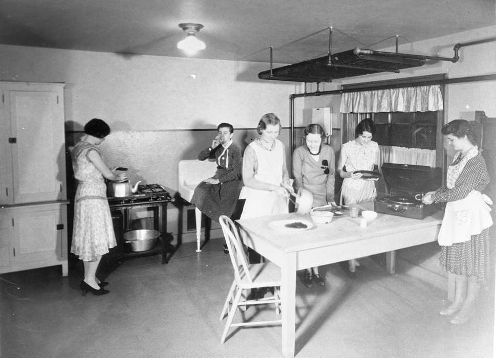 Cedar Falls, IA, kitchen, history of Iowa, Iowa History, uni, iowa state teachers college, record player, UNI Special Collections & University Archives, Iowa, Schools and Education, university of northern iowa