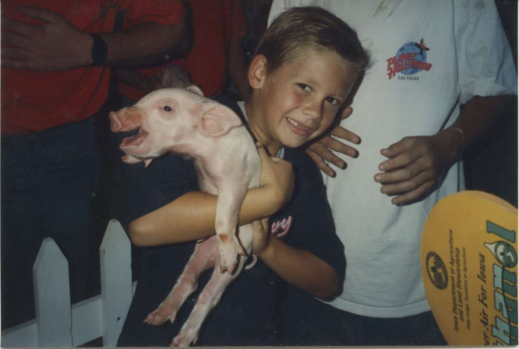 kid, history of Iowa, Iowa History, Zieser, Stan, pig, Animals, Fairs and Festivals, hog, Iowa, Children, Des Moines, IA