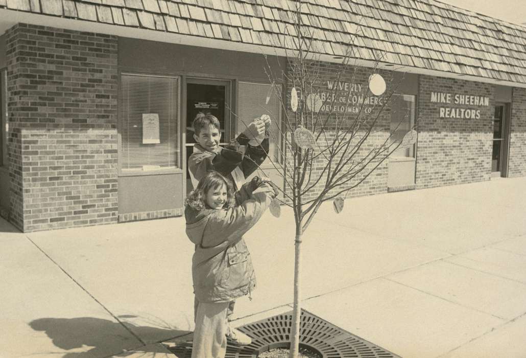 Main Streets & Town Squares, main street, history of Iowa, Iowa History, Waverly Public Library, Entertainment, Waverly, IA, Holidays, decorating, Iowa, Children, Leisure