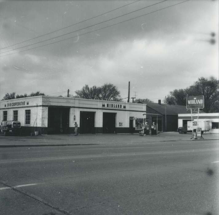 oil, Iowa History, Businesses and Factories, Waverly Public Library, Iowa, auto shop, street, history of Iowa