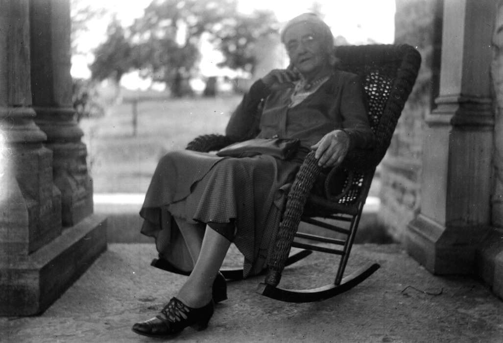 wicker, handbag, Ottumwa, IA, Iowa History, history of Iowa, porch, rocking chair, shoe, Iowa, Lemberger, LeAnn, wicker chair, Leisure, Portraits - Individual
