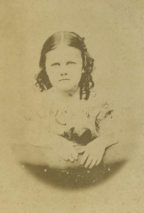 carte de visite, Iowa, pattern dress, Keokuk, IA, Children, Olsson, Ann and Jons, Portraits - Individual, dress, girl, curls, history of Iowa, Iowa History