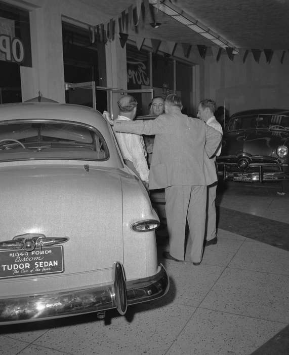 flag, history of Iowa, Iowa History, Ottumwa, IA, Motorized Vehicles, Businesses and Factories, car, Iowa, Lemberger, LeAnn, car dealership