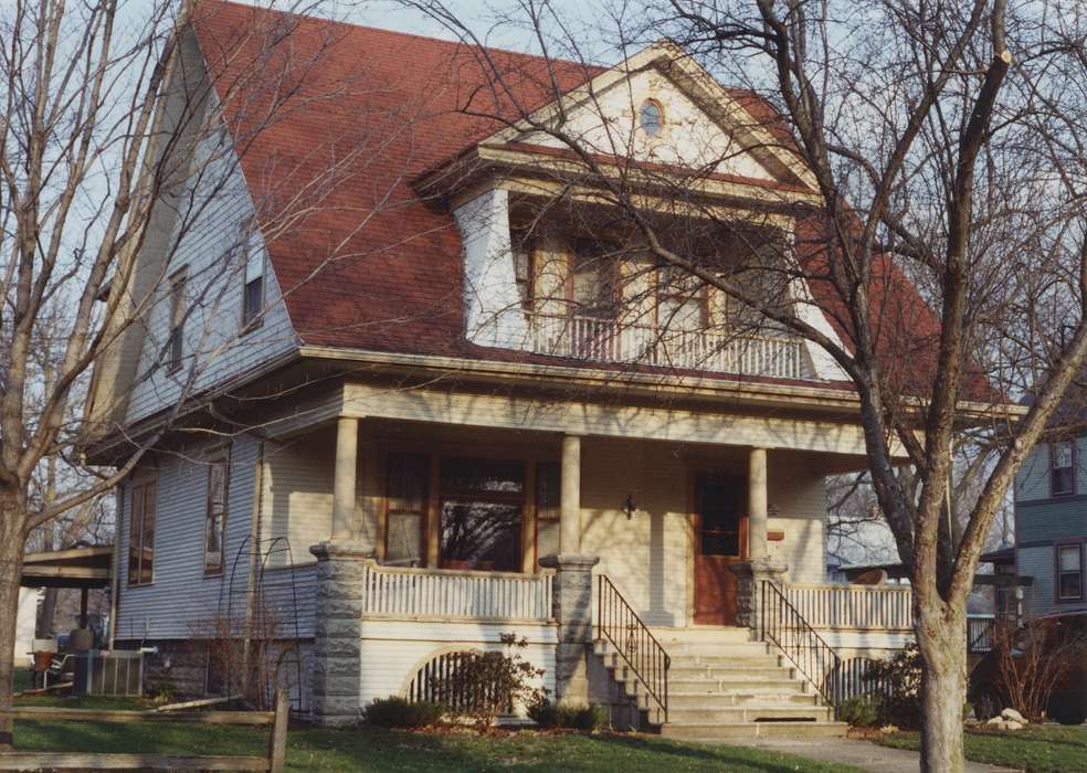 history of Iowa, Iowa History, front porch, front yard, old house, balcony, Iowa, Cities and Towns, Homes, house, Waverly Public Library