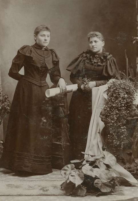 Portraits - Group, ruffles, history of Iowa, IA, Iowa History, sisters, woman, cabinet photo, Iowa, Olsson, Ann and Jons, dress