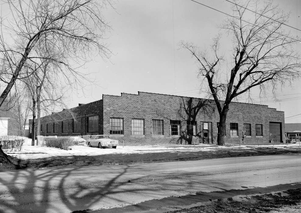 Iowa, Ottumwa, IA, brick, snow, car, history of Iowa, Lemberger, LeAnn, Cities and Towns, Businesses and Factories, Winter, tree, Motorized Vehicles, garage, Iowa History