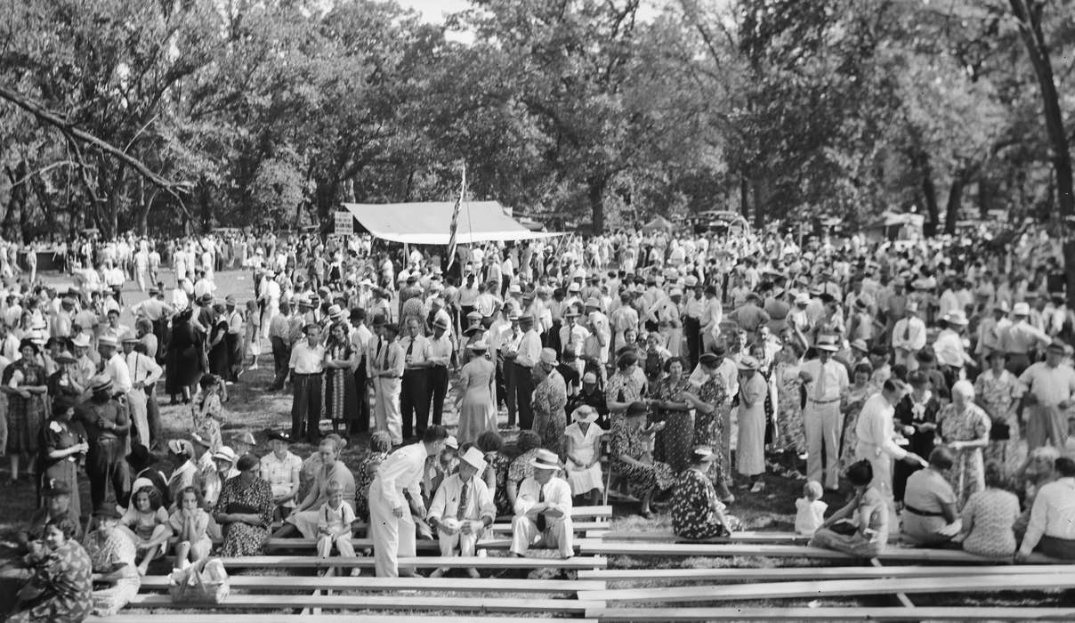 Buxton, IA, african american, crowd, Iowa History, homecoming, People of Color, flag, history of Iowa, Iowa, Entertainment, park, Lemberger, LeAnn, Children, reunion