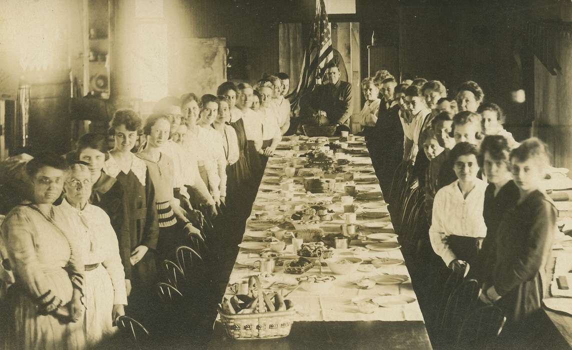 meal, employees, Iowa History, Waverly Public Library, Iowa, history of Iowa, Businesses and Factories, Portraits - Group, Food and Meals, Waverly, IA, Labor and Occupations