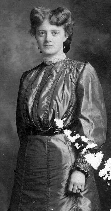 Flathers, Claudia, Portraits - Individual, Iowa History, Marshalltown, IA, Iowa, history of Iowa, hairstyle