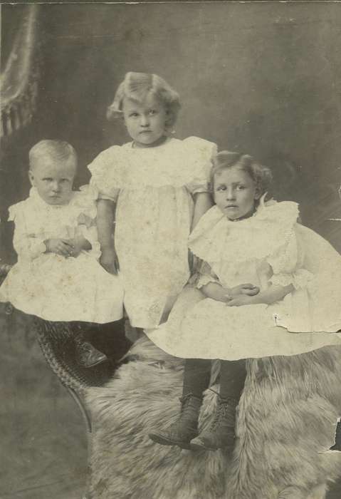 Iowa History, girl, toddler, history of Iowa, sisters, Preston, IA, Portraits - Group, Children, cabinet photo, Olsson, Ann and Jons, sister, Iowa, ruffles, boy, child