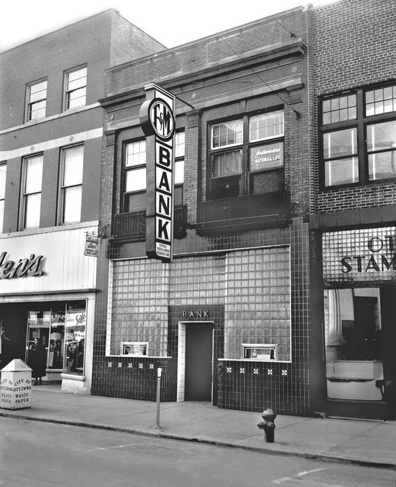 Businesses and Factories, trash can, bank, Cities and Towns, storefront, Iowa, Iowa History, Lemberger, LeAnn, Ottumwa, IA, fire hydrant, Main Streets & Town Squares, history of Iowa