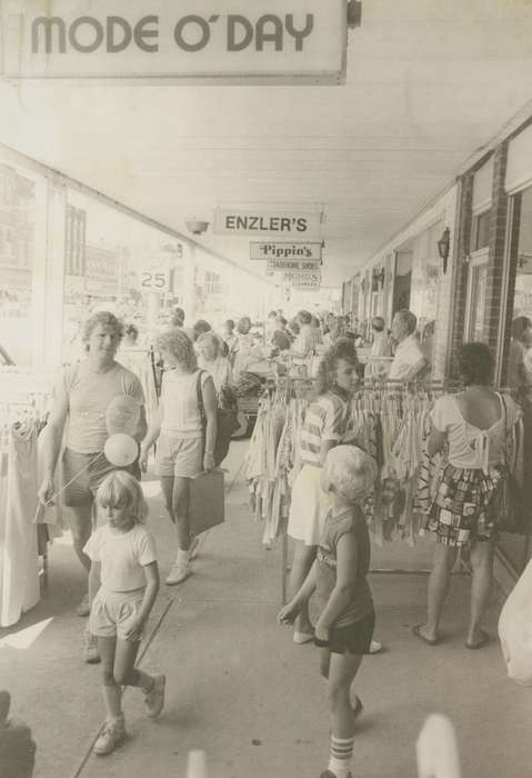 Children, history of Iowa, balloons, Businesses and Factories, Waverly, IA, Waverly Public Library, Main Streets & Town Squares, Iowa, shopping, Families, Outdoor Recreation, Iowa History