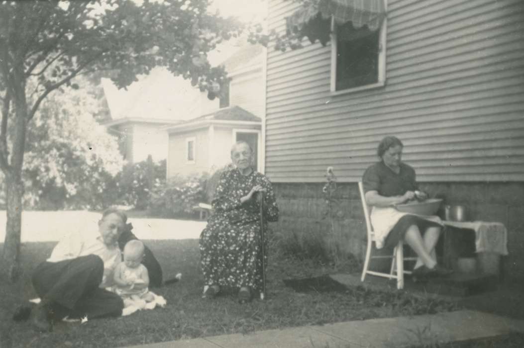 Portraits - Group, baby, Iowa, Waterloo, IA, Families, Children, Garrison, Ginnie, history of Iowa, Iowa History