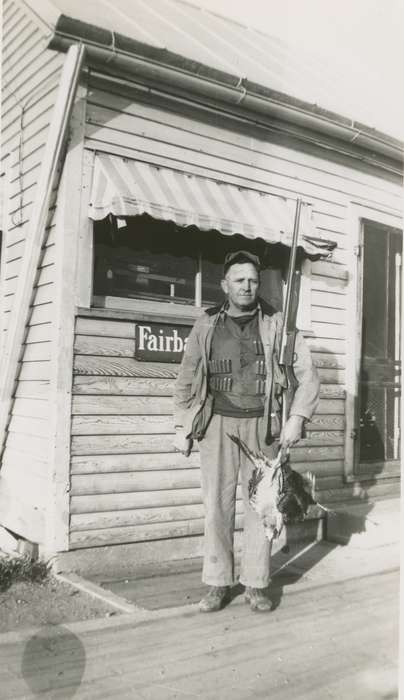 Outdoor Recreation, IA, Iowa, Animals, shotgun, Portraits - Individual, Mitchell, LaVonne, hunting, history of Iowa, Iowa History