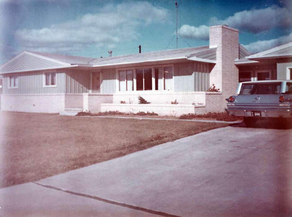 car, Cities and Towns, station wagon, Iowa, Motorized Vehicles, Marshalltown, IA, Flathers, Claudia, Iowa History, house, Homes, residential, history of Iowa