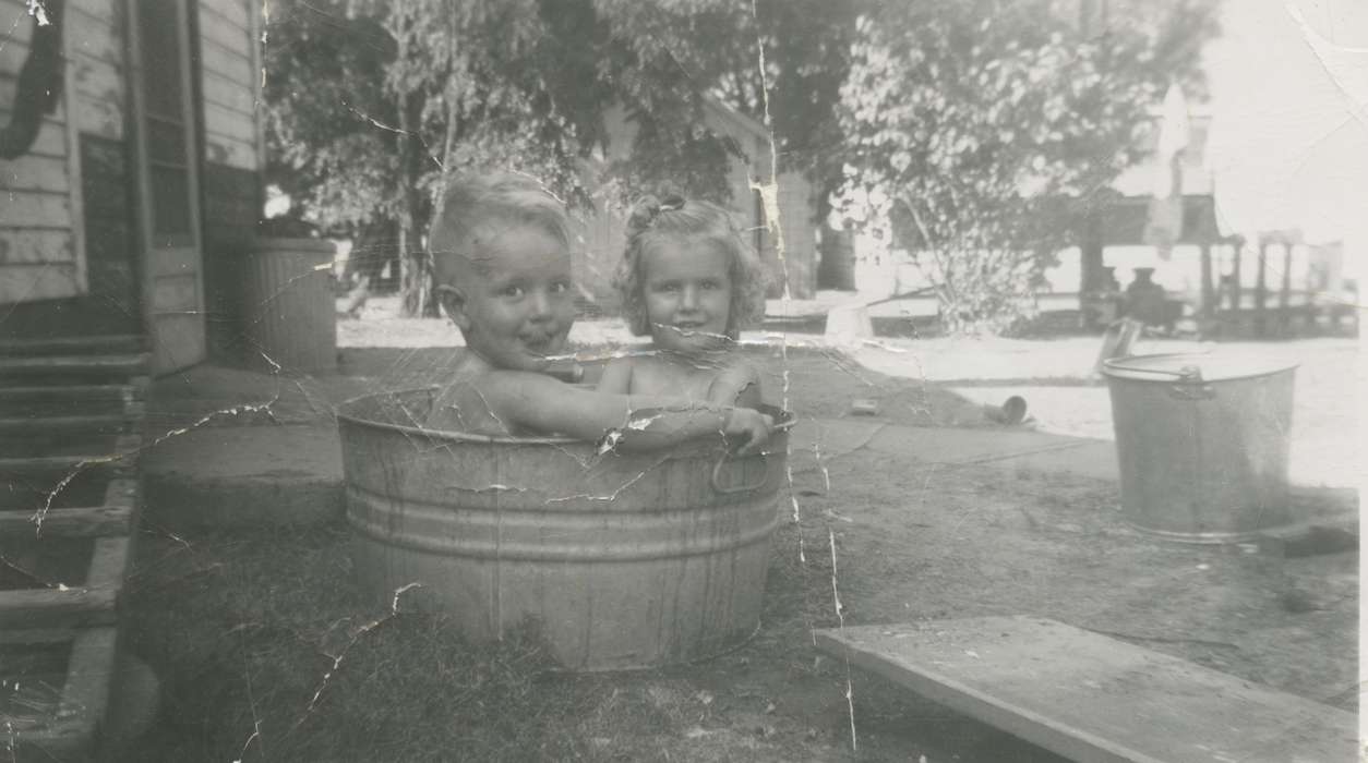 Portraits - Group, history of Iowa, Iowa History, tub, Tracy, IA, Holland, John, Iowa, bath, Children, Leisure