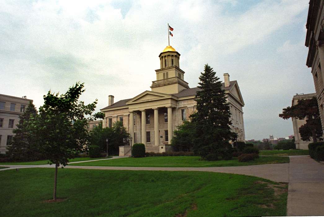 college, Iowa, Iowa City, IA, university of iowa, Schools and Education, column, pillar, university, Lemberger, LeAnn, Cities and Towns, history of Iowa, lawn, Iowa History