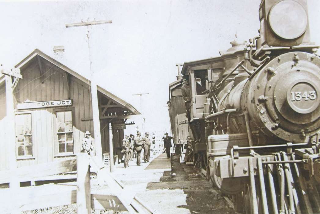 train, Iowa, Train Stations, train tracks, Yeltman, Valerie, history of Iowa, Motorized Vehicles, Iowa History, Eldridge, IA