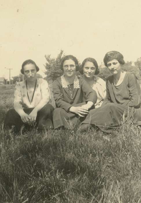 Portraits - Group, Reasoner, Ken, history of Iowa, Iowa History, Families, sisters, Maloy, IA, Iowa