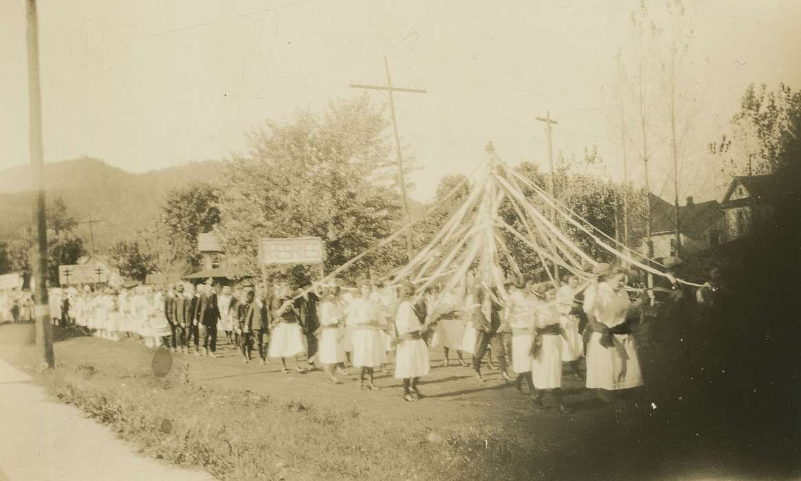 Iowa, parade, Fairs and Festivals, Anamosa, IA, maypole, Hatcher, Cecilia, history of Iowa, Iowa History