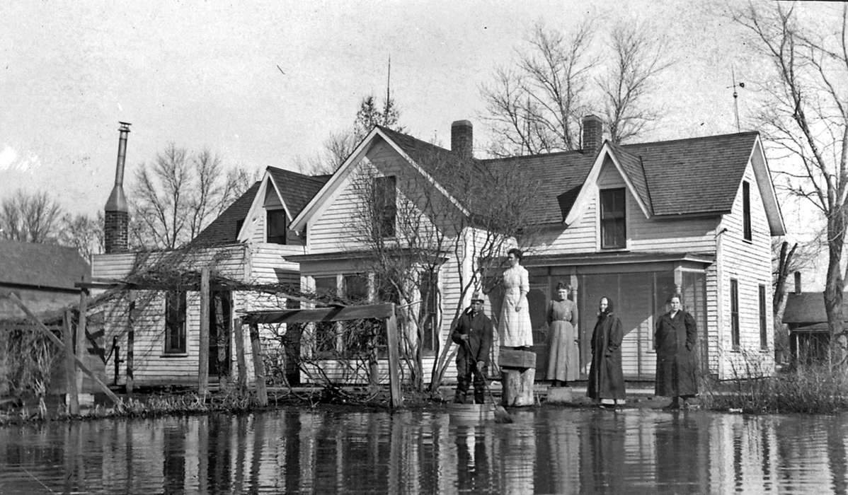 Portraits - Group, tree stump, Iowa History, Ottumwa, IA, history of Iowa, Iowa, Lemberger, LeAnn, Homes, chimney, Floods