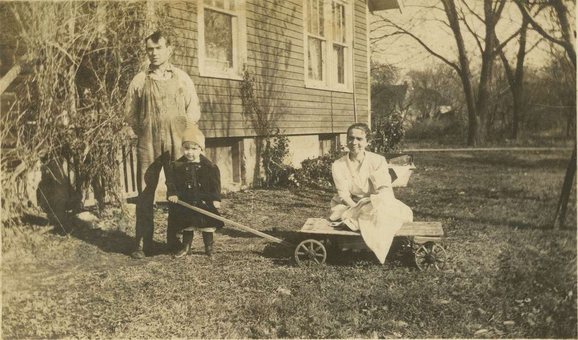 Lemberger, LeAnn, Iowa History, Iowa, Farms, history of Iowa, Portraits - Group, Homes, Ottumwa, IA, Families, wagon