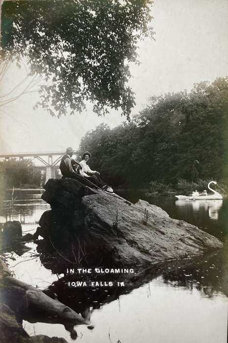 swan boat, history of Iowa, Iowa Falls, IA, Witt, Bill, couple, Iowa, Lakes, Rivers, and Streams, Families, swan, Children, rock, Iowa History, tree, Leisure