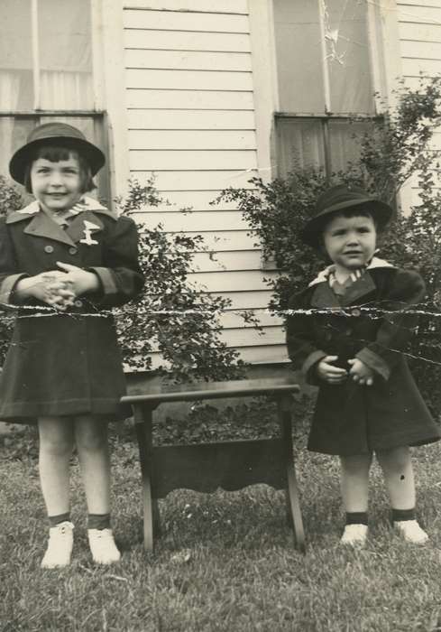 Portraits - Group, Reasoner, Ken, history of Iowa, Iowa History, Families, girls, Maloy, IA, Iowa, Homes, Children, toddler