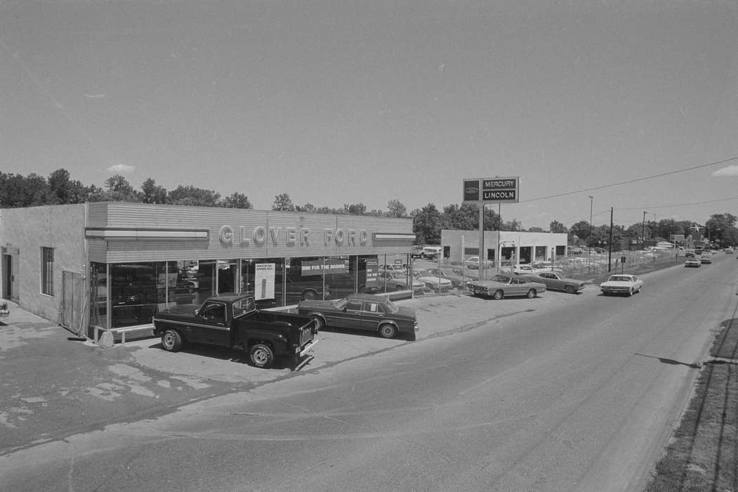 lincoln, glover ford, history of Iowa, mercury, Ottumwa, IA, Iowa History, Lemberger, LeAnn, Motorized Vehicles, Businesses and Factories, truck, ford, car, Iowa, Cities and Towns, car dealership