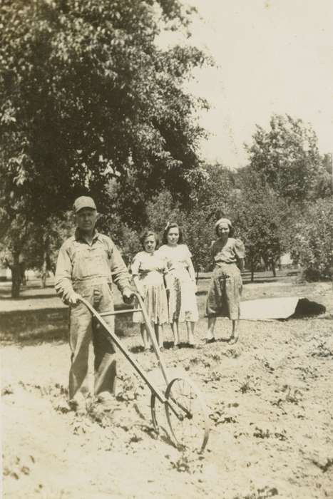farmer, Farming Equipment, history of Iowa, Iowa History, Ottumwa, IA, plow, Iowa, Lemberger, LeAnn, Farms, Portraits - Individual