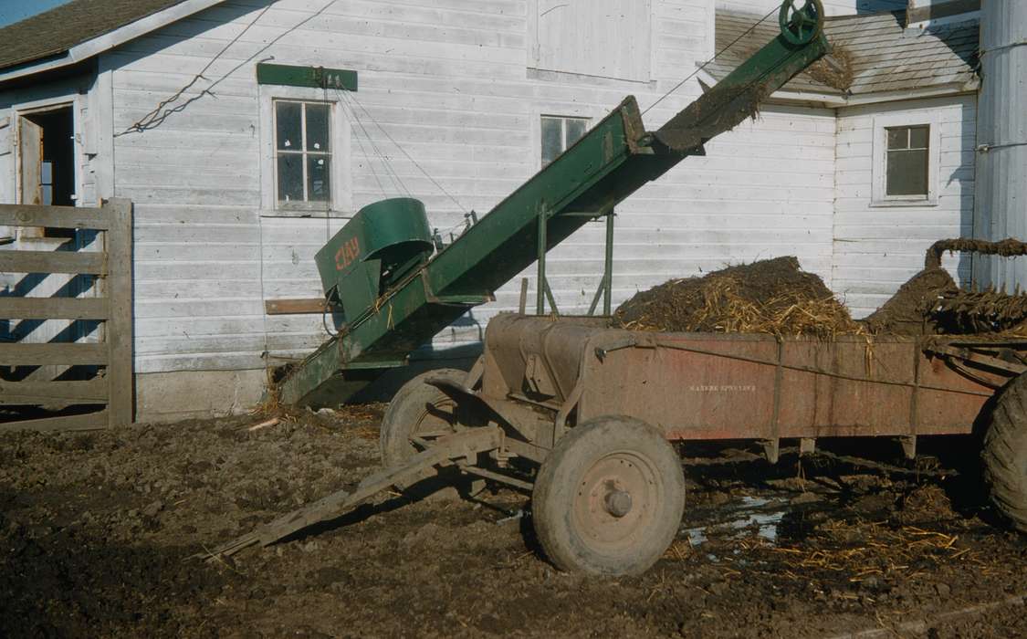 clay farm equipment, Iowa History, Iowa, farm equipment, machinery, manure spreader, IA, manure, Sack, Renata, Farming Equipment, history of Iowa