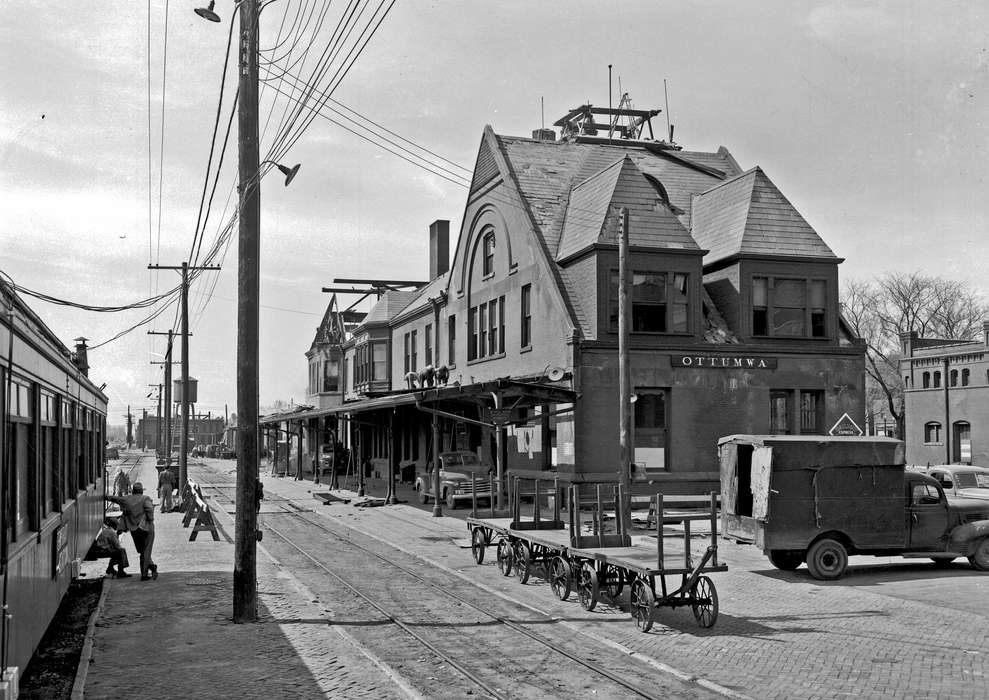 wagon, Iowa History, Iowa, Motorized Vehicles, Lemberger, LeAnn, railroad, Ottumwa, IA, Train Stations, brick road, depot, history of Iowa