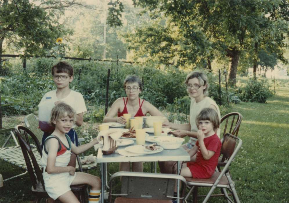 Portraits - Group, history of Iowa, Iowa History, children, mother, picnic, garden, Iowa, family, Olsson, Ann and Jons, Waterloo, IA, Food and Meals, Children