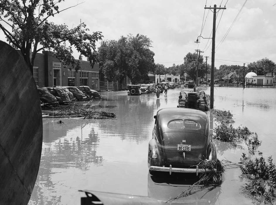 license plate, Floods, history of Iowa, Iowa History, Ottumwa, IA, Motorized Vehicles, john deere, Lakes, Rivers, and Streams, car, water, Iowa, Lemberger, LeAnn