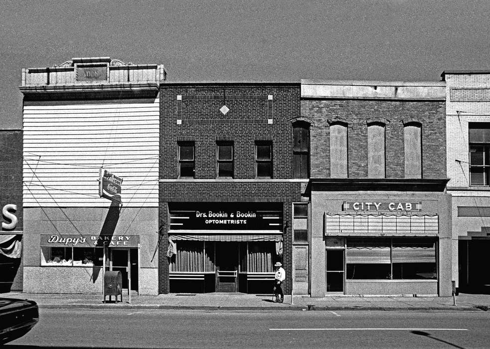 Businesses and Factories, storefront, Iowa History, Iowa, optometrist, cafe, Lemberger, LeAnn, Ottumwa, IA, bakery, mailbox, Main Streets & Town Squares, mainstreet, history of Iowa