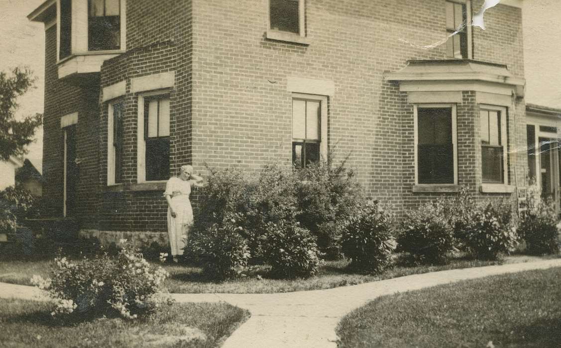 yard, Homes, history of Iowa, Iowa History, bush, house, Wilson, Dorothy, Iowa, USA, dress, Portraits - Individual