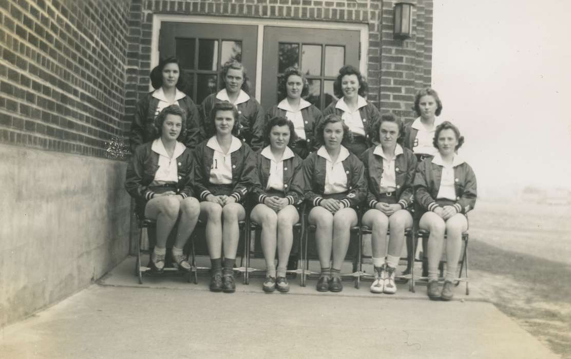 team, Arensdorf, Maureen, Iowa History, basketball, Iowa, history of Iowa, Portraits - Group, Schools and Education, Sports, Riverside, IA