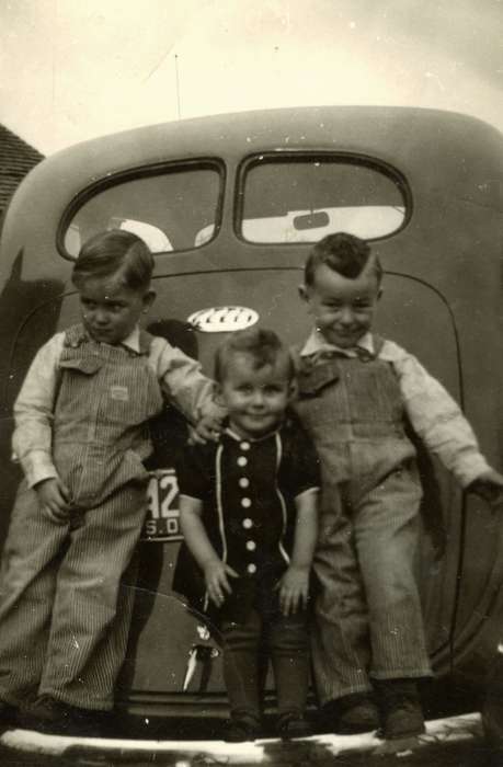 Portraits - Group, Stewart, Phyllis, Iowa, Children, car, Fort Dodge, IA, history of Iowa, Motorized Vehicles, Iowa History