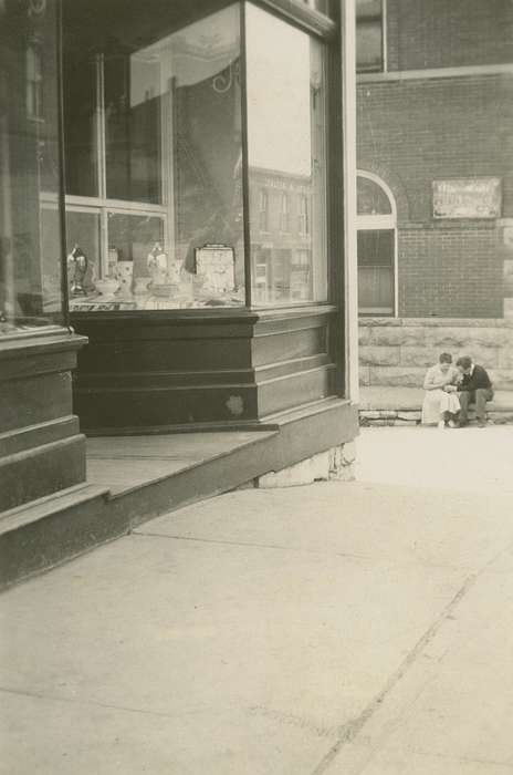 Cities and Towns, Iowa History, Iowa, window, Waverly, IA, store, Main Streets & Town Squares, Putman, Dorien, history of Iowa