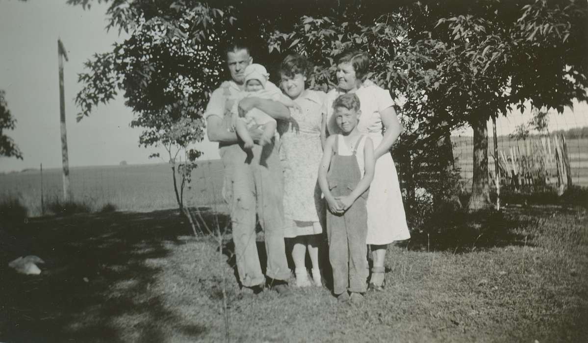 Portraits - Group, Iowa History, Iowa, Beach, Rosemary, Hampton, IA, Families, history of Iowa