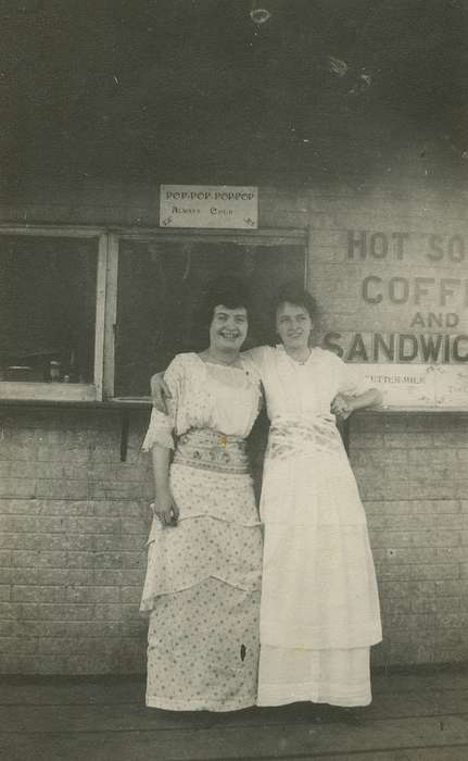 Portraits - Group, high school, Iowa, dress, Anamosa, IA, Hatcher, Cecilia, history of Iowa, Iowa History