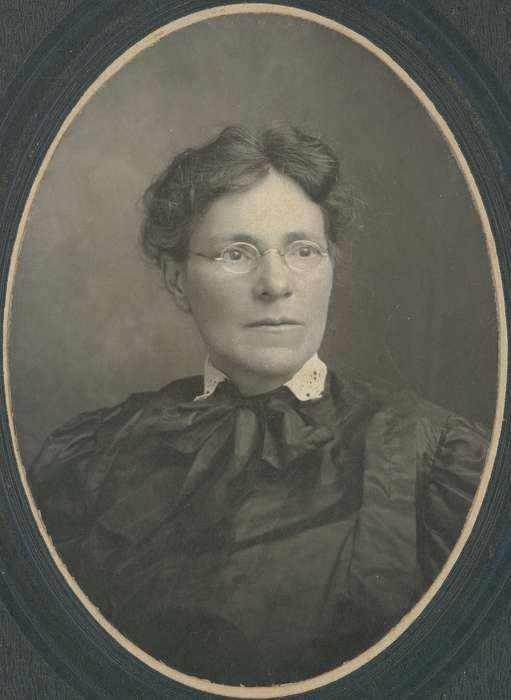 history of Iowa, Iowa History, woman, portrait, Eldon, IA, glasses, lace collar, Spilman, Jessie Cudworth, Iowa, hairstyle, Portraits - Individual