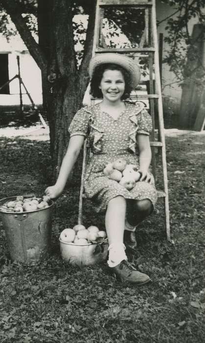 history of Iowa, Iowa History, Van Horne, IA, Appleget, Cathy, Iowa, Children, apple, Portraits - Individual