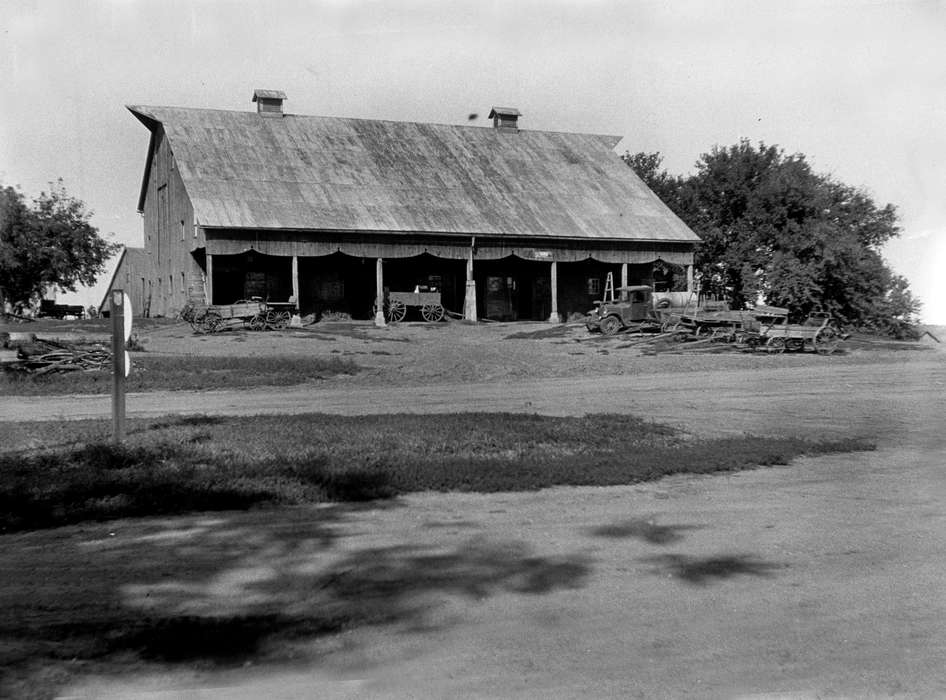 history of Iowa, Iowa History, Barns, Amana, IA, dirt road, Iowa, Lemberger, LeAnn, farm equipment