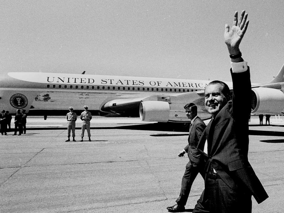 wave, politician, Iowa History, Iowa, Civic Engagement, Motorized Vehicles, Lemberger, LeAnn, air force one, Ottumwa, IA, plane, military, richard nixon, Military and Veterans, president, history of Iowa