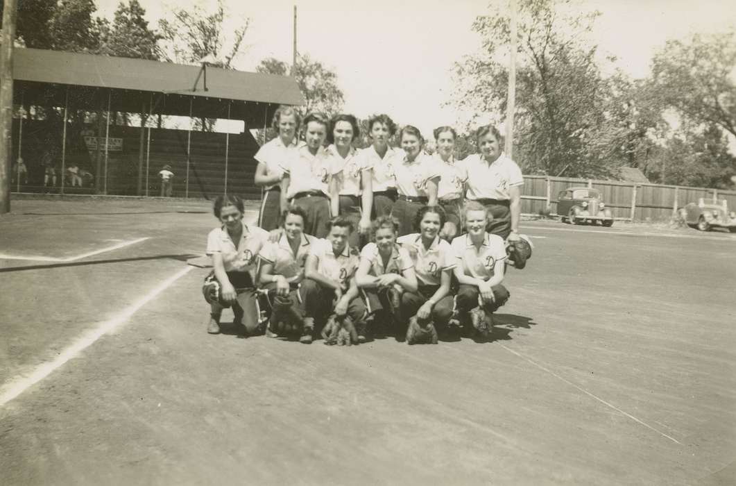 Portraits - Group, Leisure, Campopiano Von Klimo, Melinda, history of Iowa, women, Iowa History, Sidney, IA, Iowa, baseball, Sports, softball, team