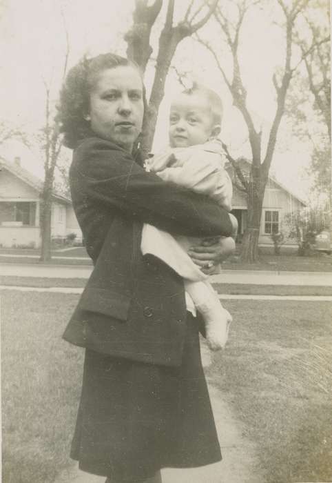 Portraits - Group, woman, Iowa History, Iowa, baby, Lemberger, LeAnn, Ottumwa, IA, history of Iowa